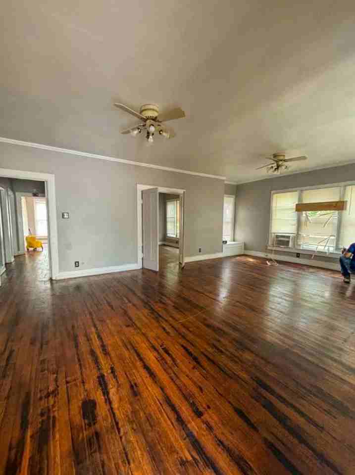 1616 Campbell St - Photo 2 of 11