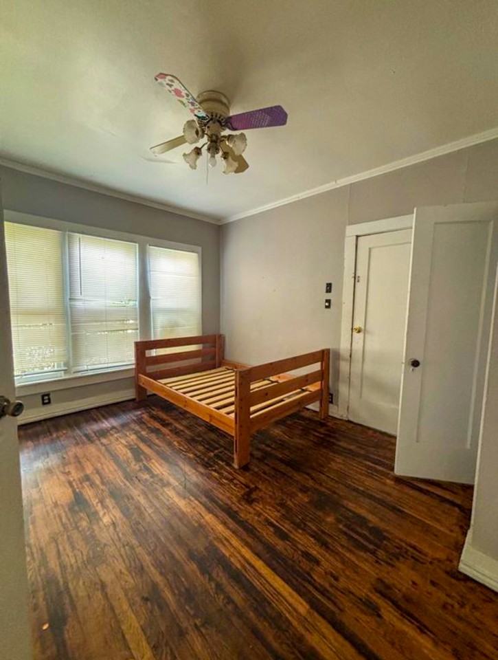 1616 Campbell St - Photo 4 of 11