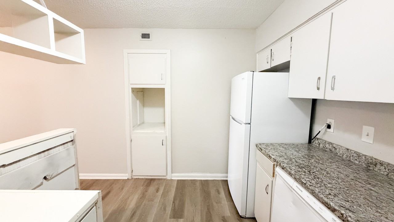 2512 1702, 1704, 1706,26Th St, Unitb #1702B - Photo 7 of 17