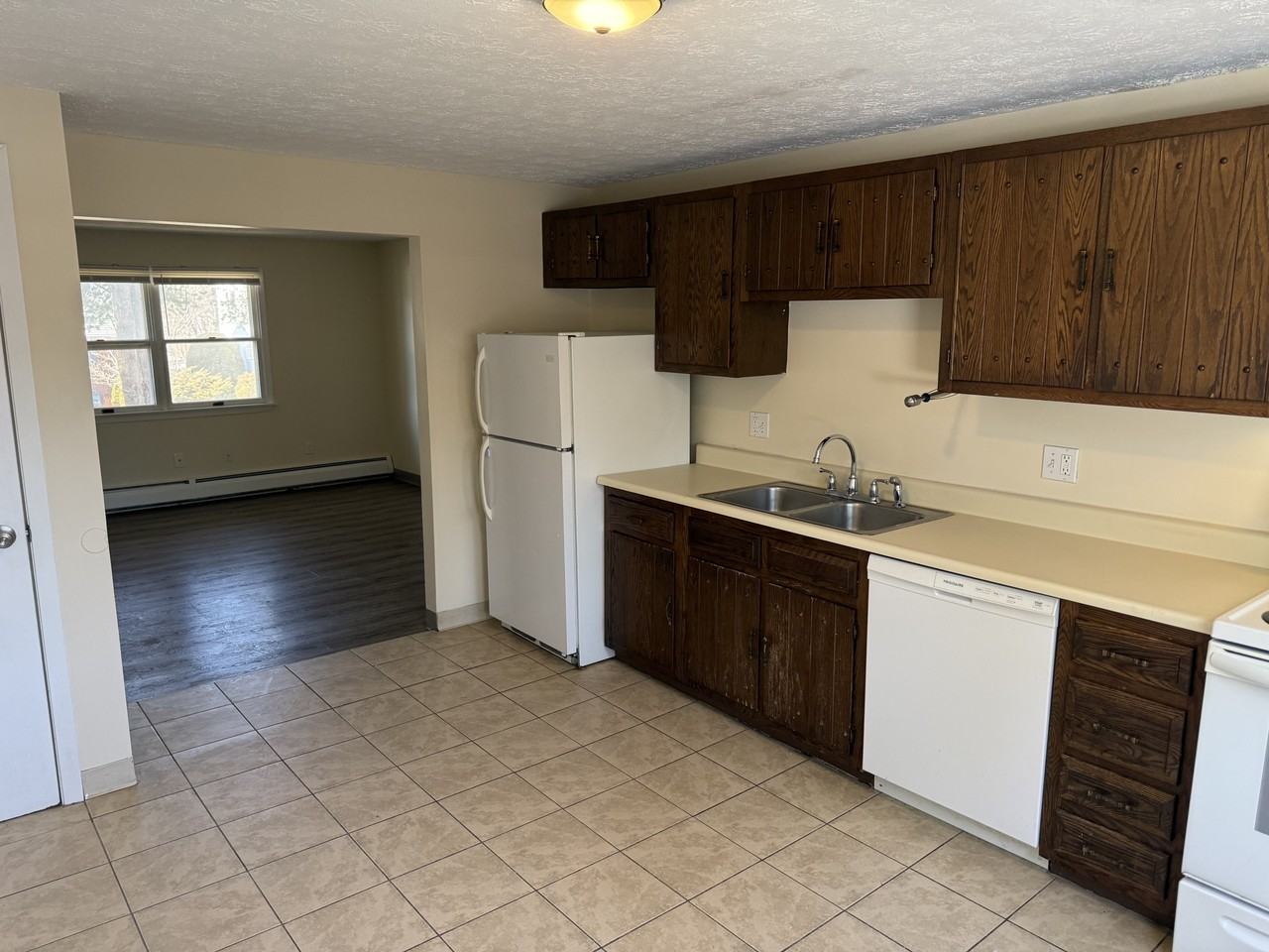 16 Briarwood Dr #16 - Photo 2 of 10