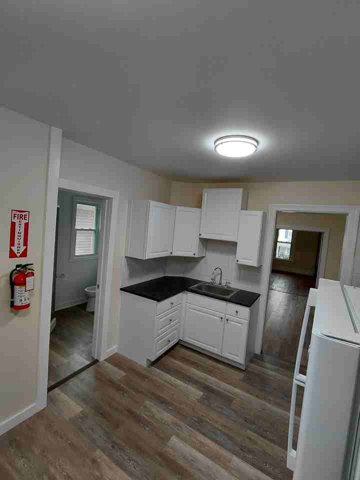 163 Washington St #1 - Photo 3 of 28