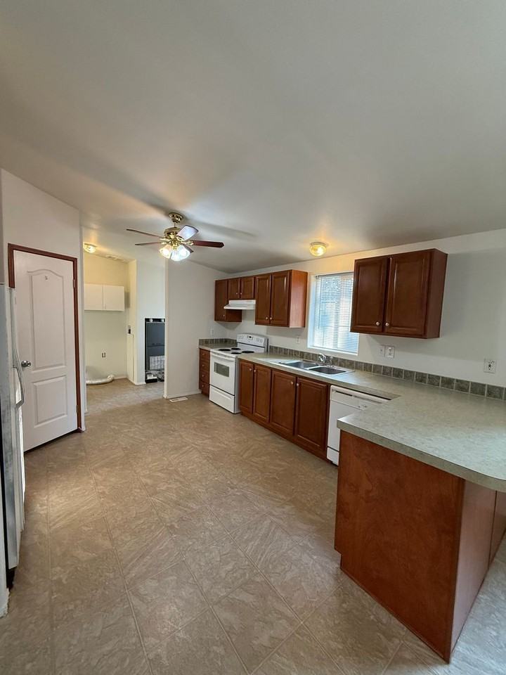 31970 N 9th Ave - Photo 7 of 48