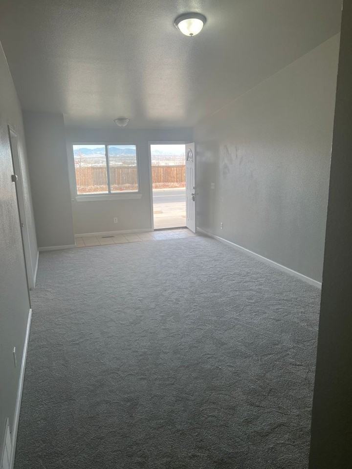 7370 Kearney St - Photo 4 of 9