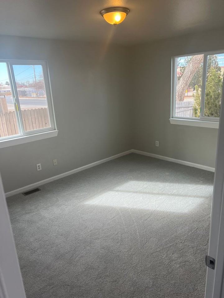 7370 Kearney St - Photo 5 of 9