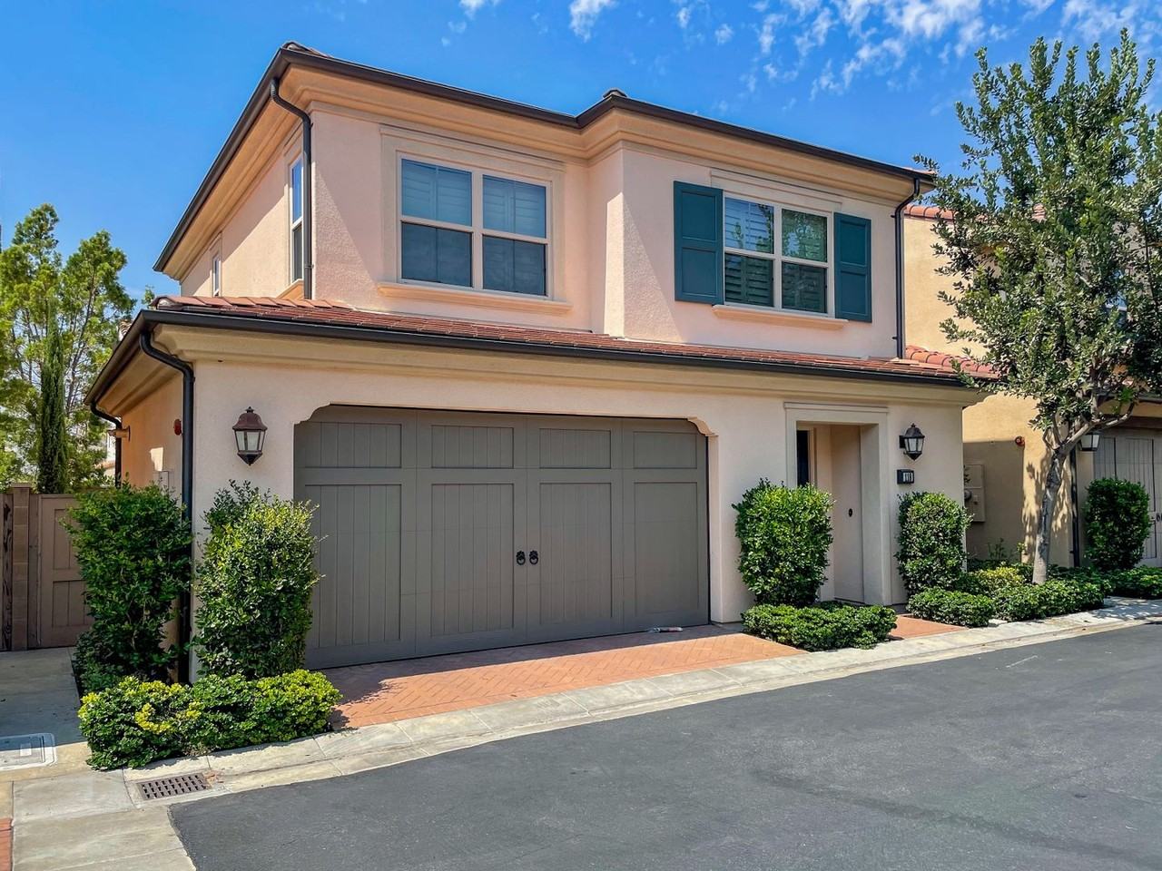 118 Pendant - Photo 2 of 26