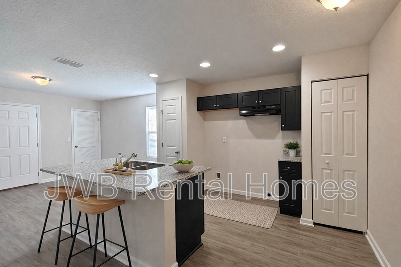 706 Phelps St - Photo 4 of 10