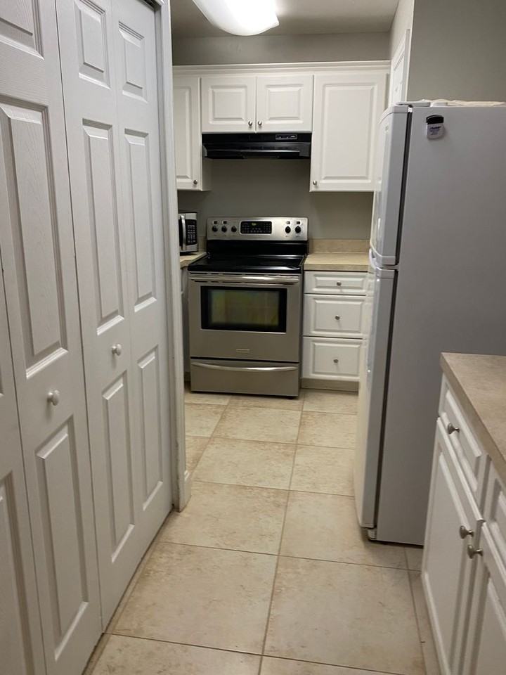 4252 Pershing Pointe Pl #4 - Photo 4 of 7