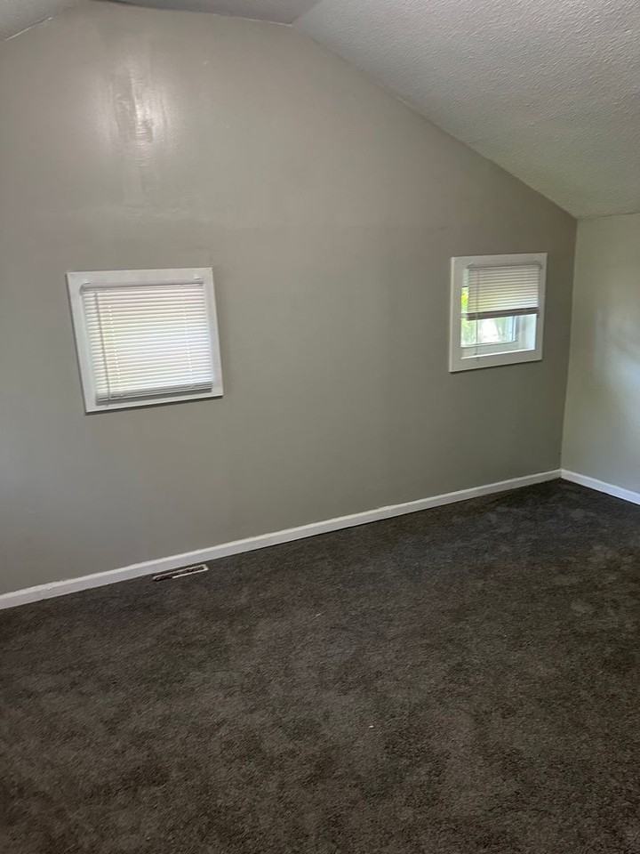 2015 E 16th St - Photo 5 of 11