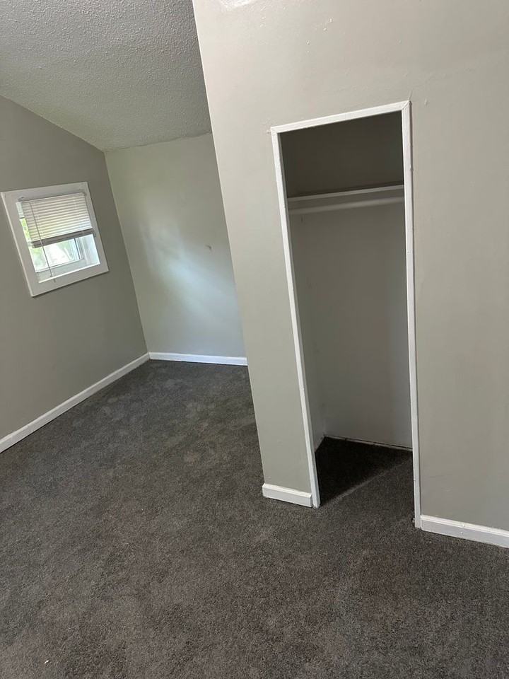 2015 E 16th St - Photo 6 of 11