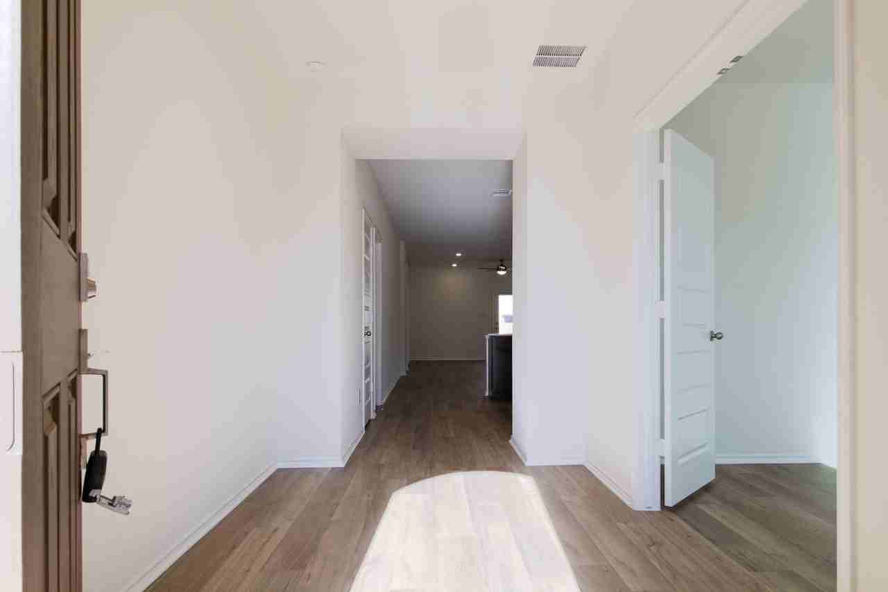 1628 Garlock Dr - Photo 5 of 32