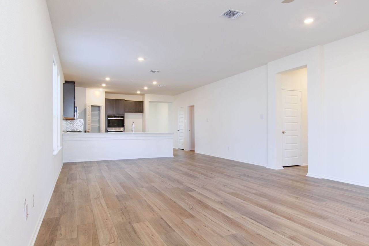 1628 Garlock Dr - Photo 6 of 32