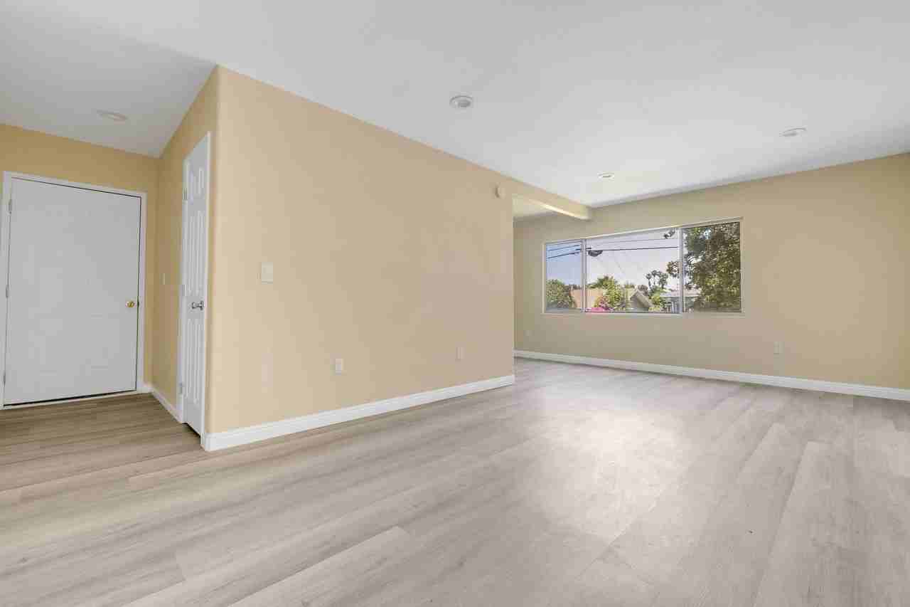 1070 W Kensington Rd - Photo 3 of 11