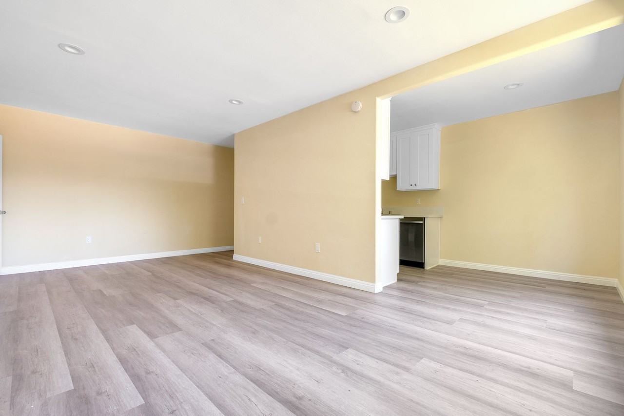 1070 W Kensington Rd - Photo 4 of 11