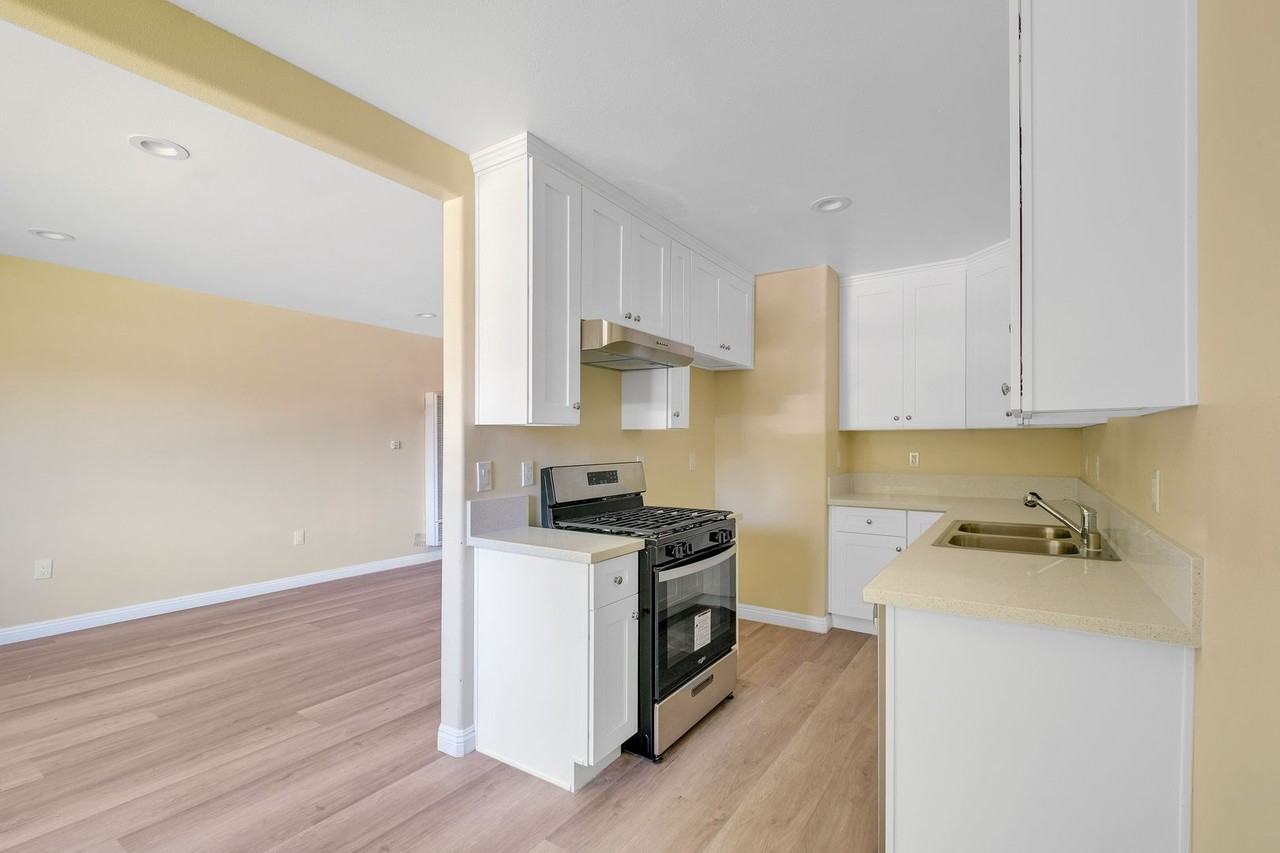 1070 W Kensington Rd - Photo 5 of 11