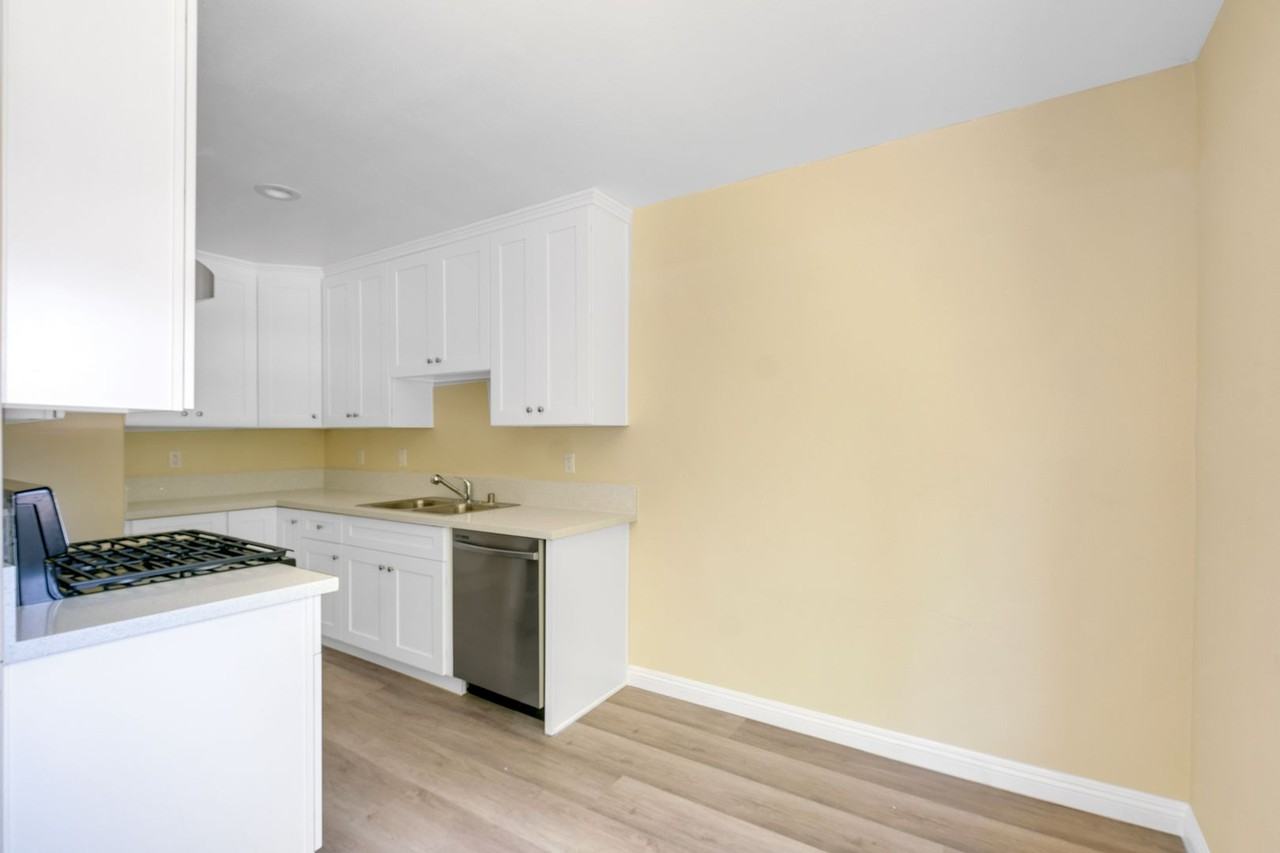 1070 W Kensington Rd - Photo 6 of 11