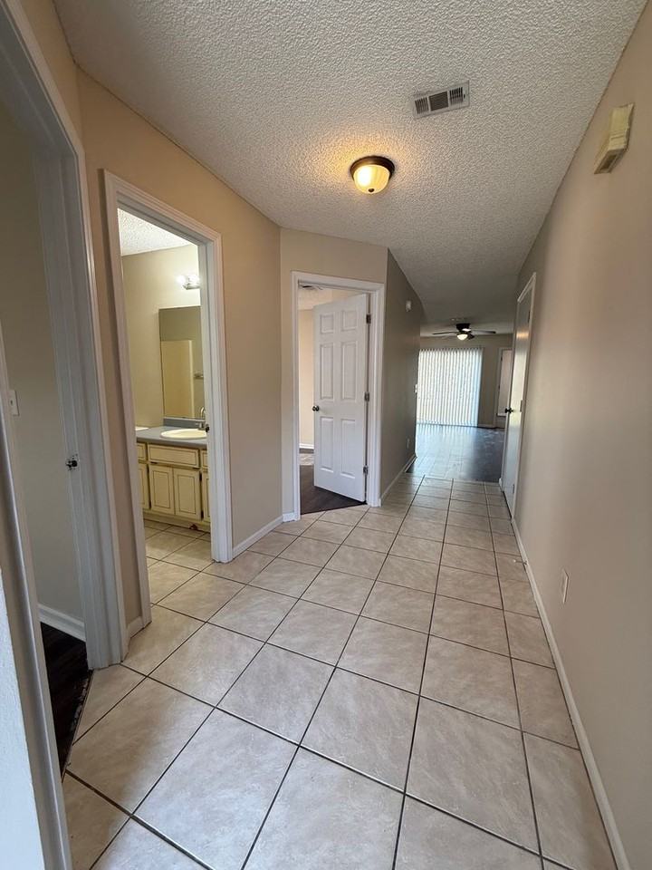 32 Talbot Ct - Photo 2 of 17