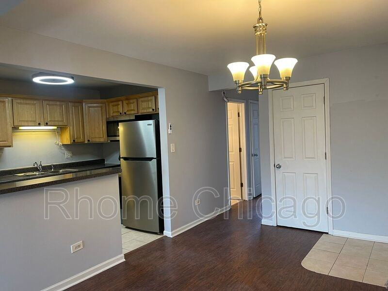 444 E Osage Ln Apt 2a - Photo 2 of 20