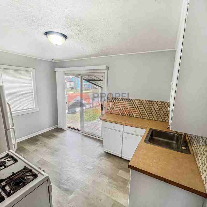 27645 Avondale St - Photo 3 of 7