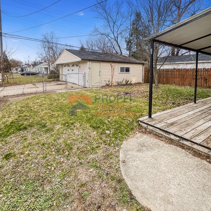 27645 Avondale St - Photo 6 of 7