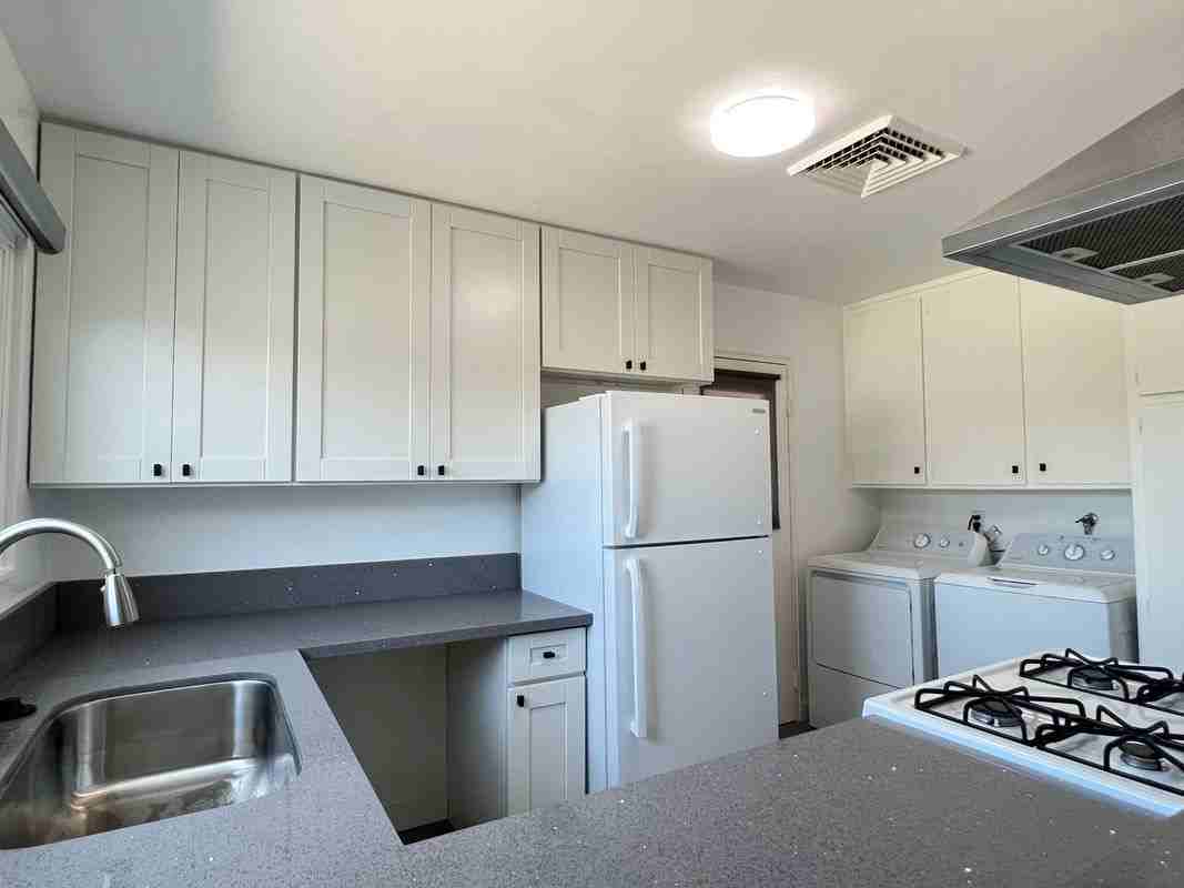 1728 Larchwood Ave - Photo 5 of 11