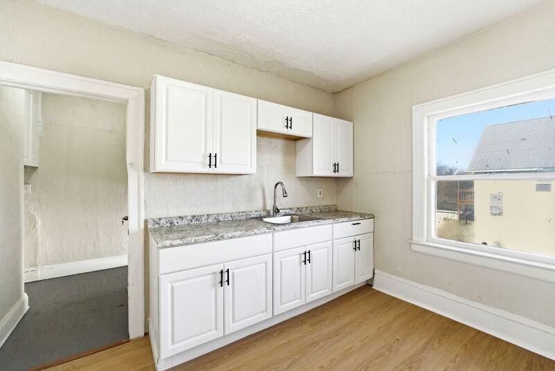 13806 Coit Rd - Photo 2 of 11