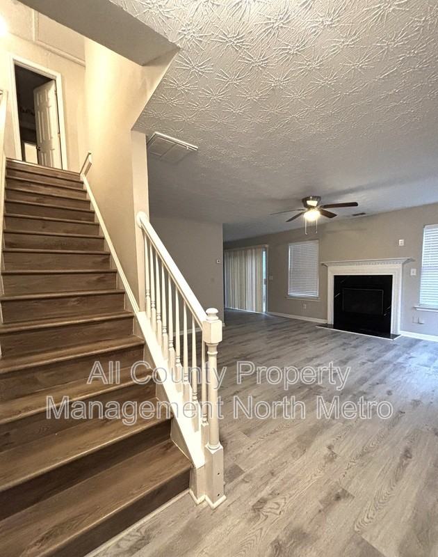 289 Silver Ridge Dr - Photo 4 of 16