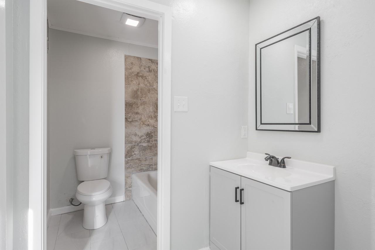 2004 Carter St - Photo 4 of 20