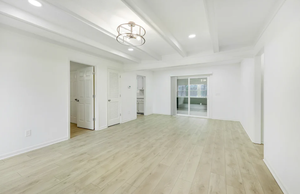 107 Treetop Ct - Photo 2 of 14