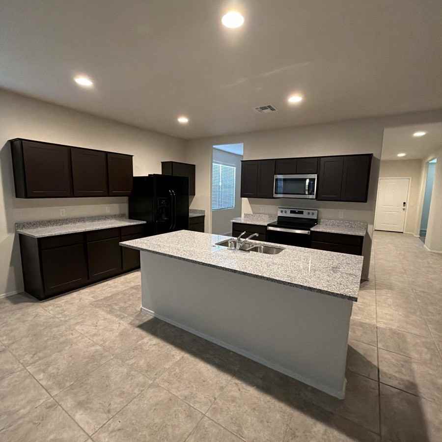 1038 W Castle Ct - Photo 3 of 13