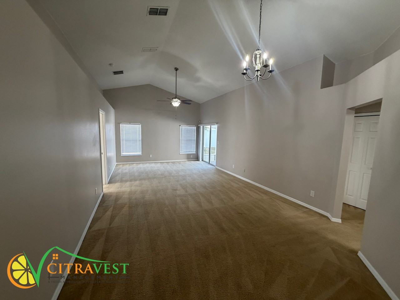 202 Oleander St - Photo 2 of 11