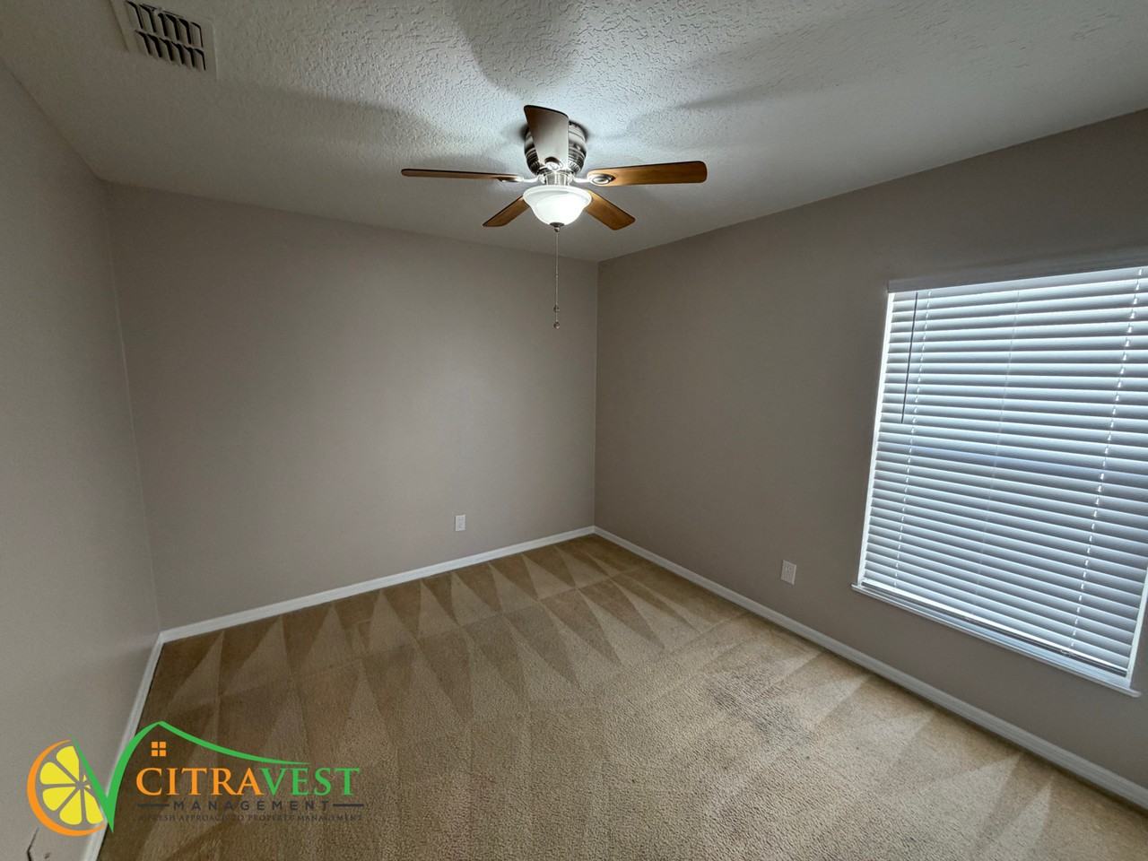 202 Oleander St - Photo 7 of 11