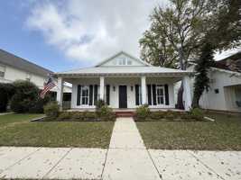 featured image of 10391 Emmanuel St