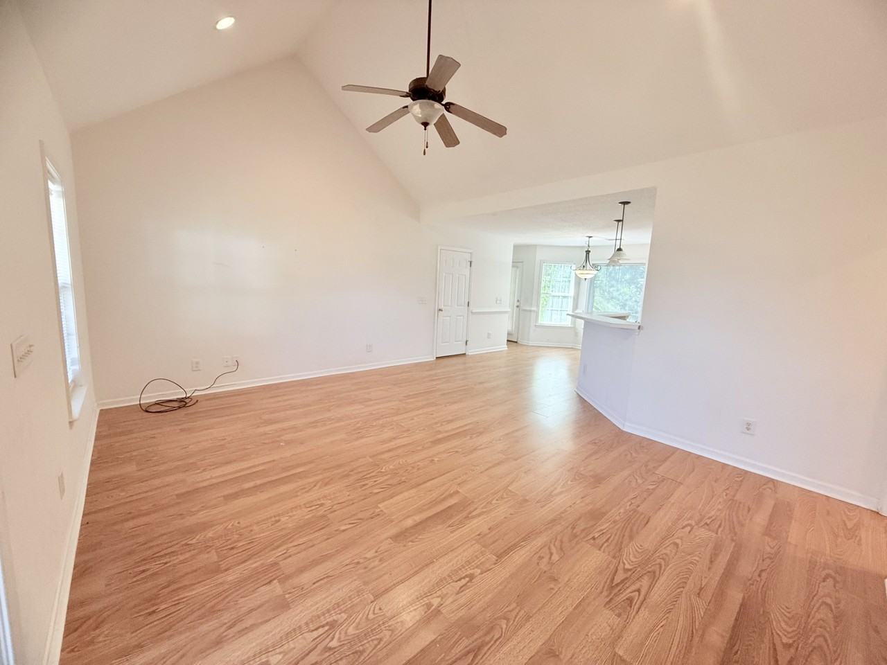 102 Oak Crest Cir - Photo 2 of 28