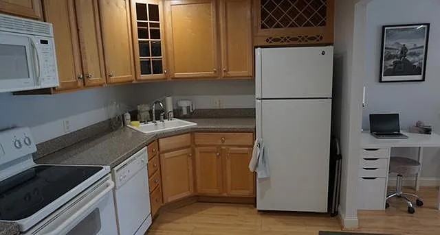 70 Warren Ave - Photo 4 of 6