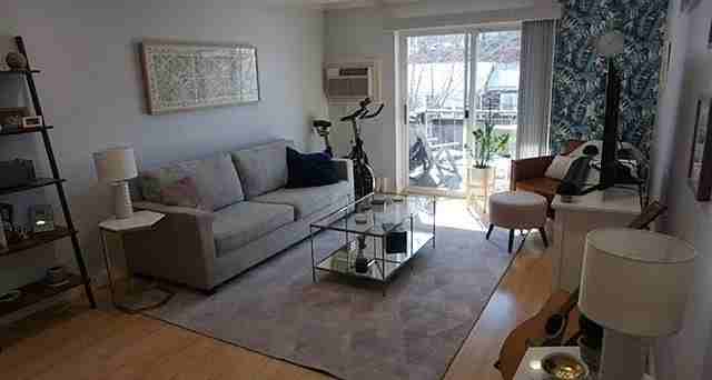 70 Warren Ave - Photo 5 of 6