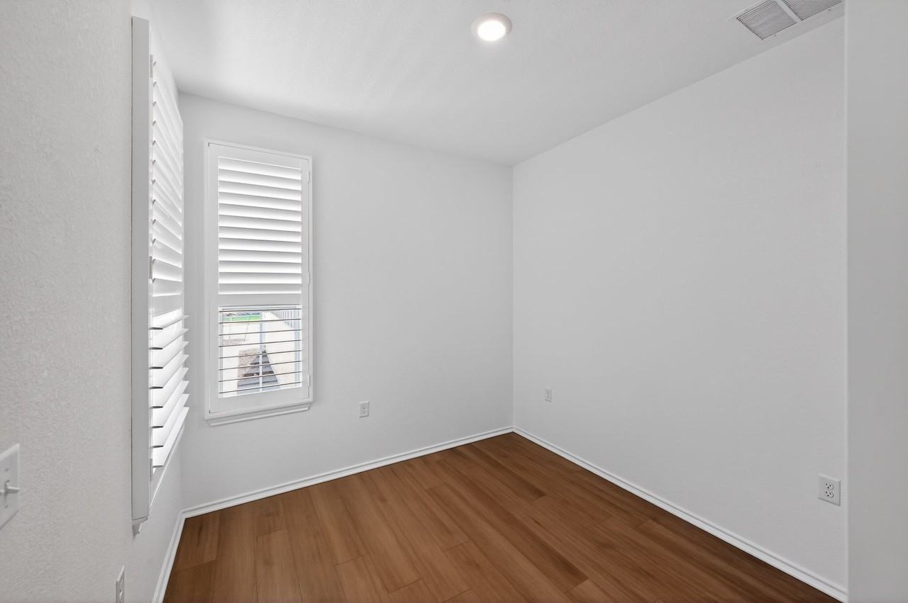 304 Livewater Ln - Photo 6 of 14