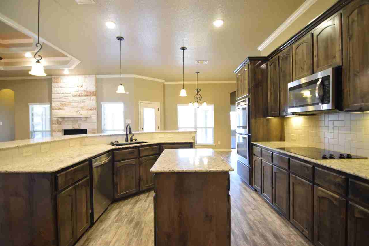 1203 Doc Whitten Dr - Photo 4 of 39