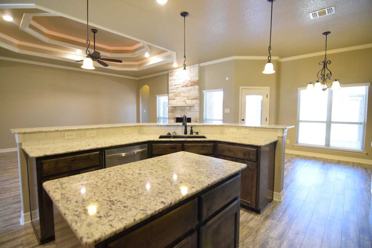 1203 Doc Whitten Dr - Photo 5 of 39