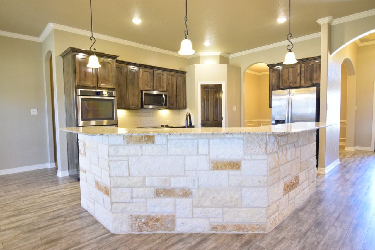 1203 Doc Whitten Dr - Photo 7 of 39