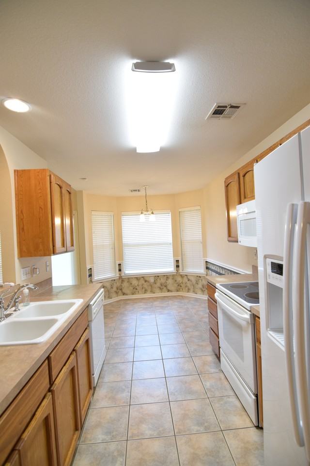 2511 Kingsbury Dr - Photo 6 of 23