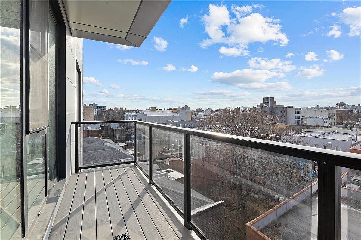 2654 E 18th St #5D - Photo 4 of 11