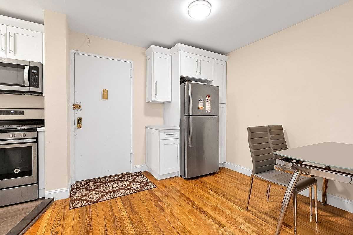 3080 Voorhies Ave #6H - Photo 2 of 8