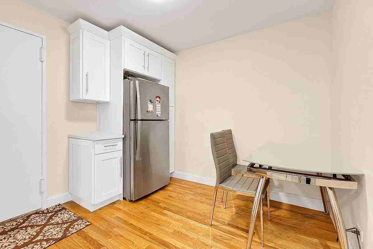 3080 Voorhies Ave #6H - Photo 3 of 8