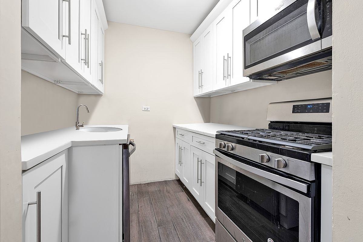 3080 Voorhies Ave #6H - Photo 5 of 8