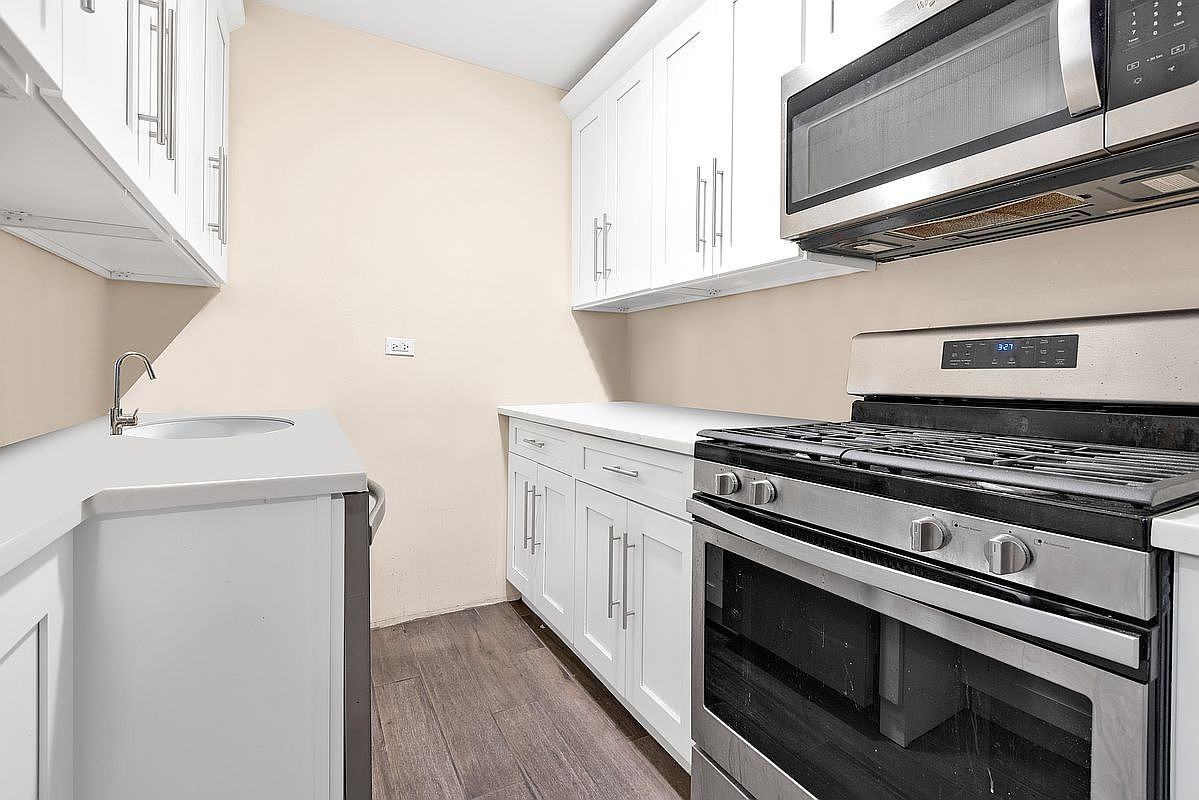 3080 Voorhies Ave #6H - Photo 6 of 8