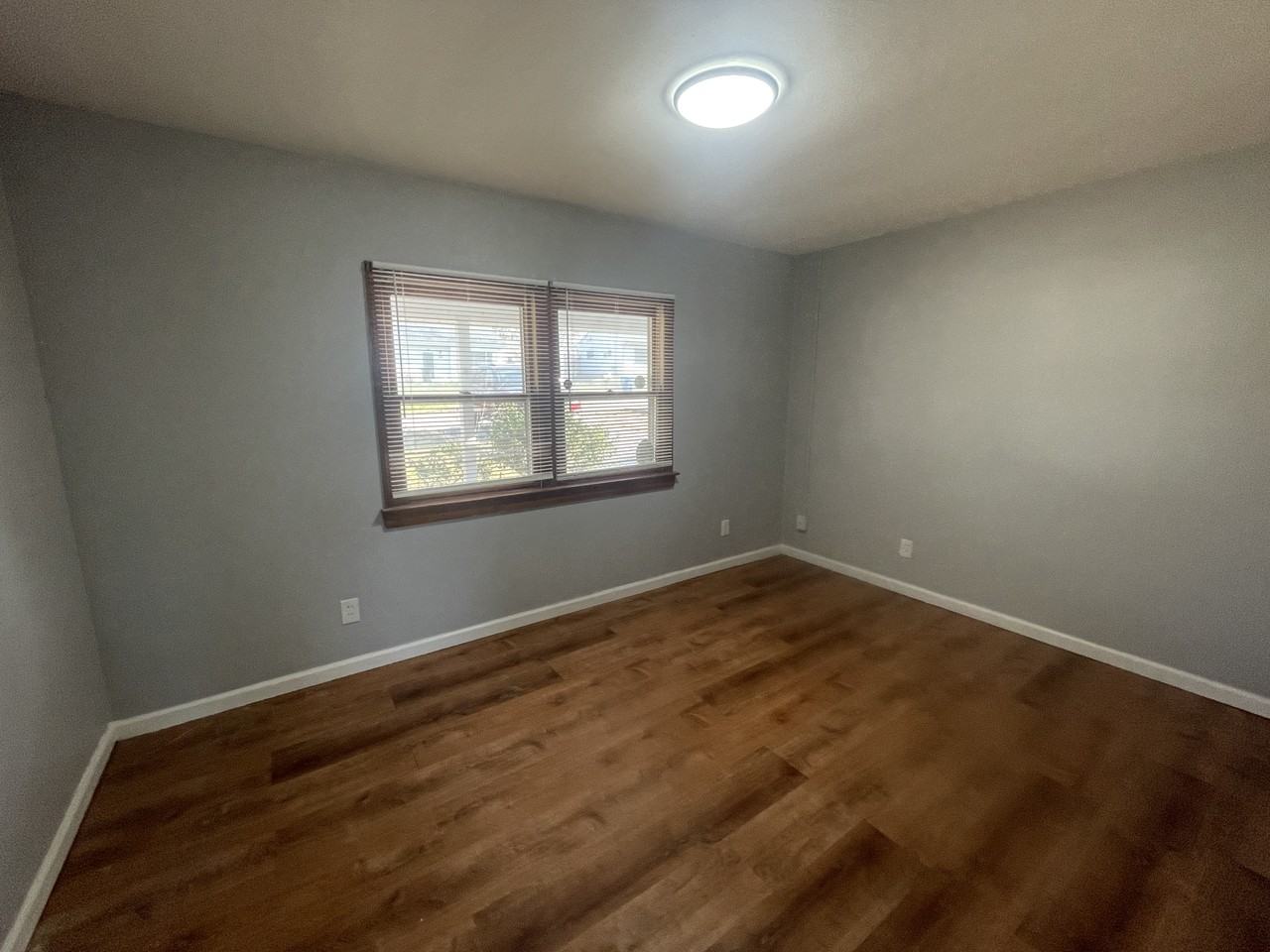 1134 Laredo Ave - Photo 3 of 17