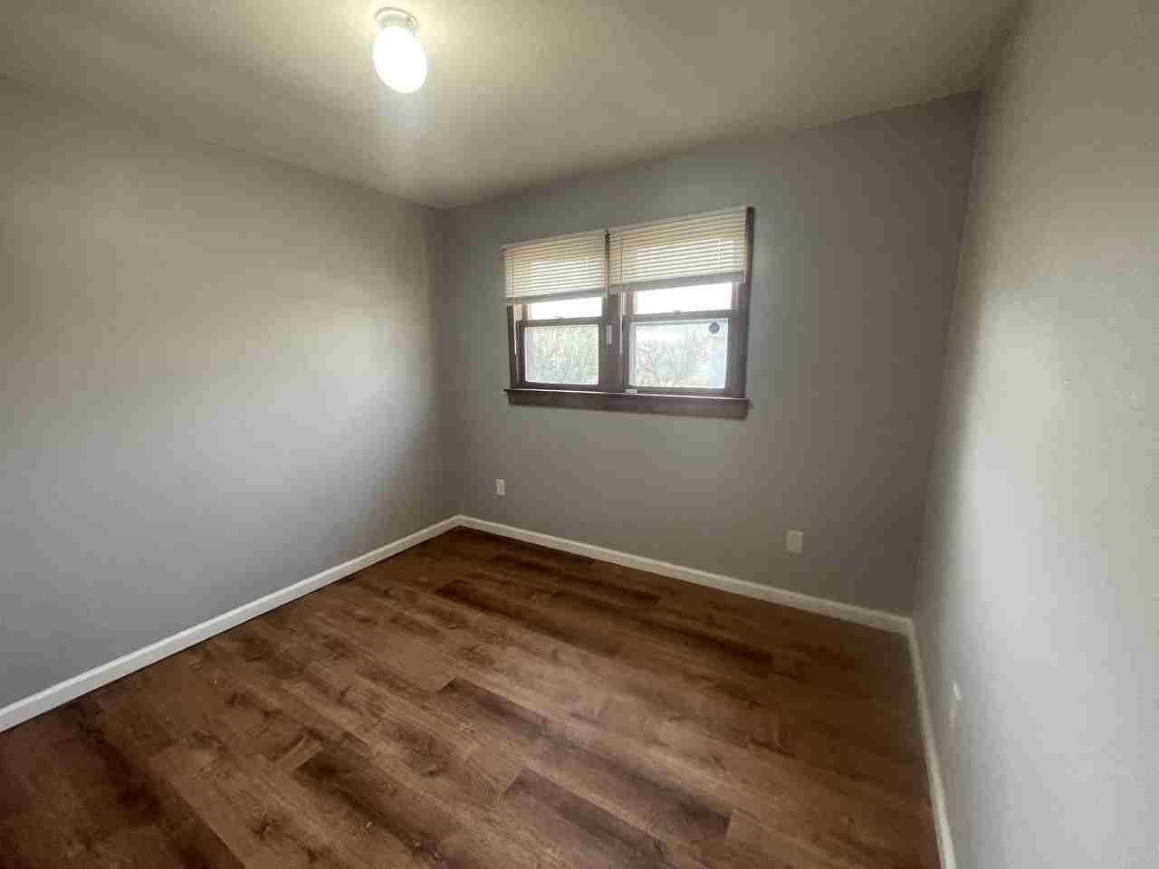 1134 Laredo Ave - Photo 5 of 17