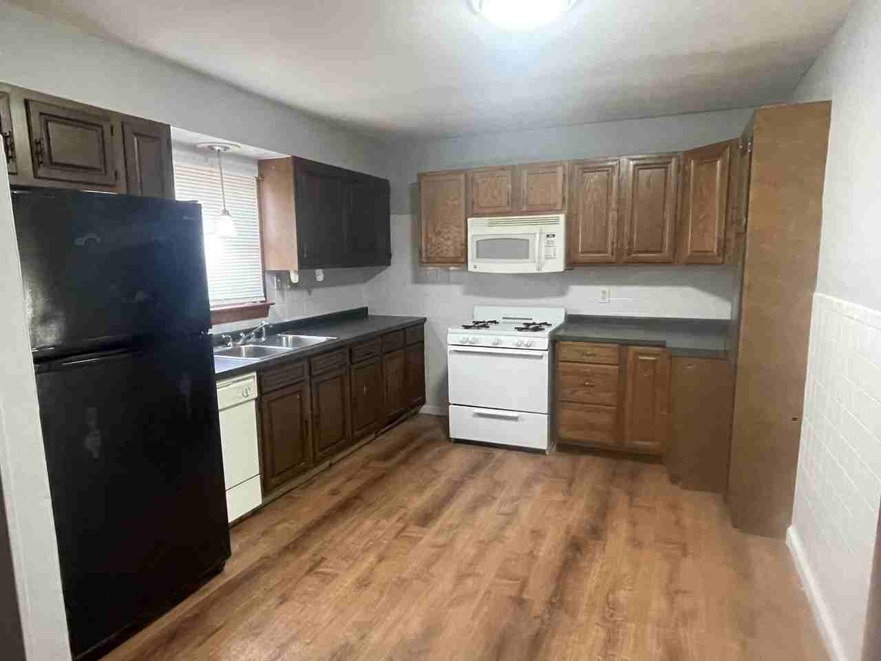 1134 Laredo Ave - Photo 7 of 17