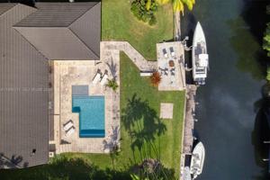 featured image of 7155 Los Pinos Boulevard