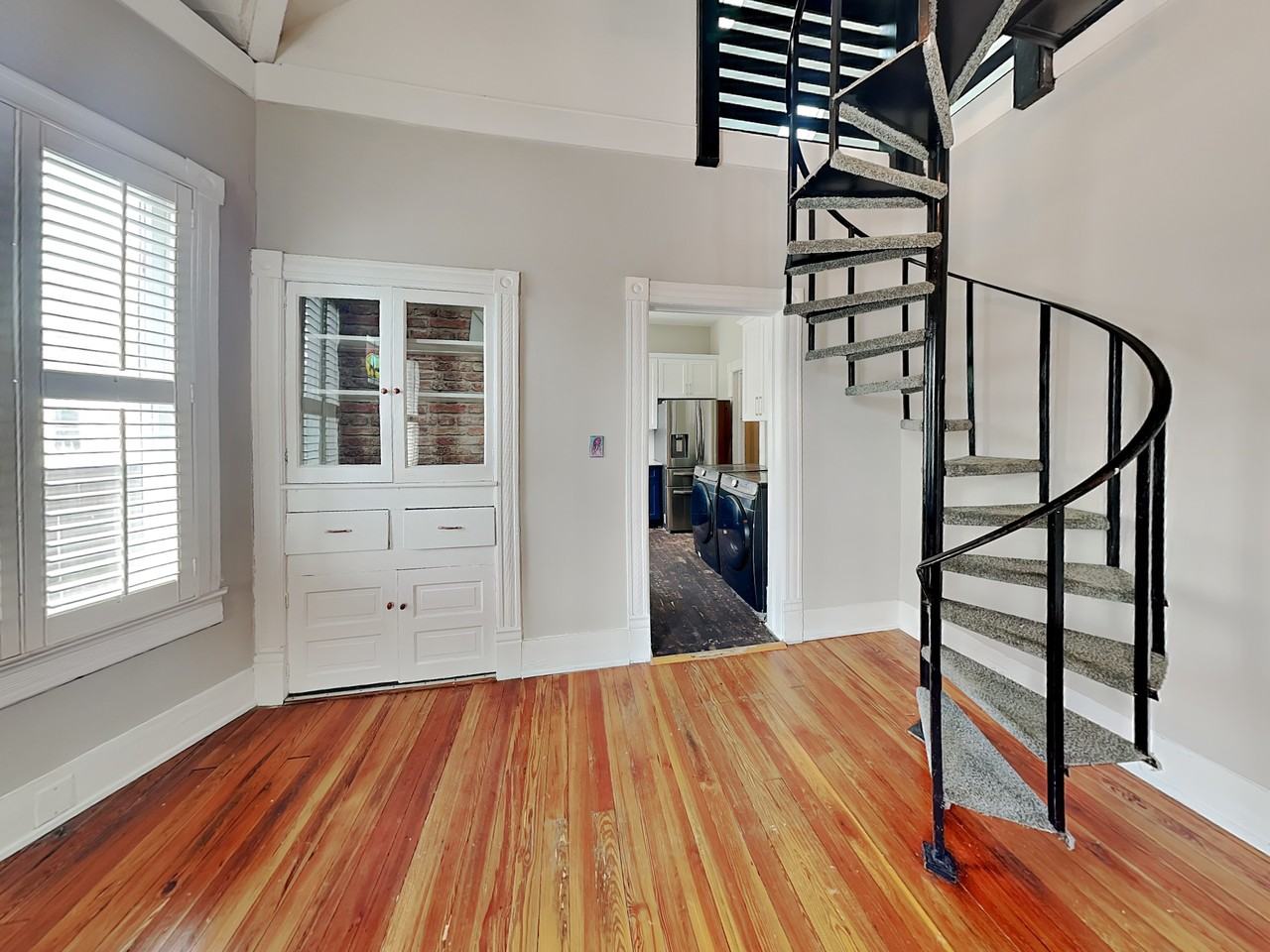 595 Boulevard Se #A - Photo 2 of 18